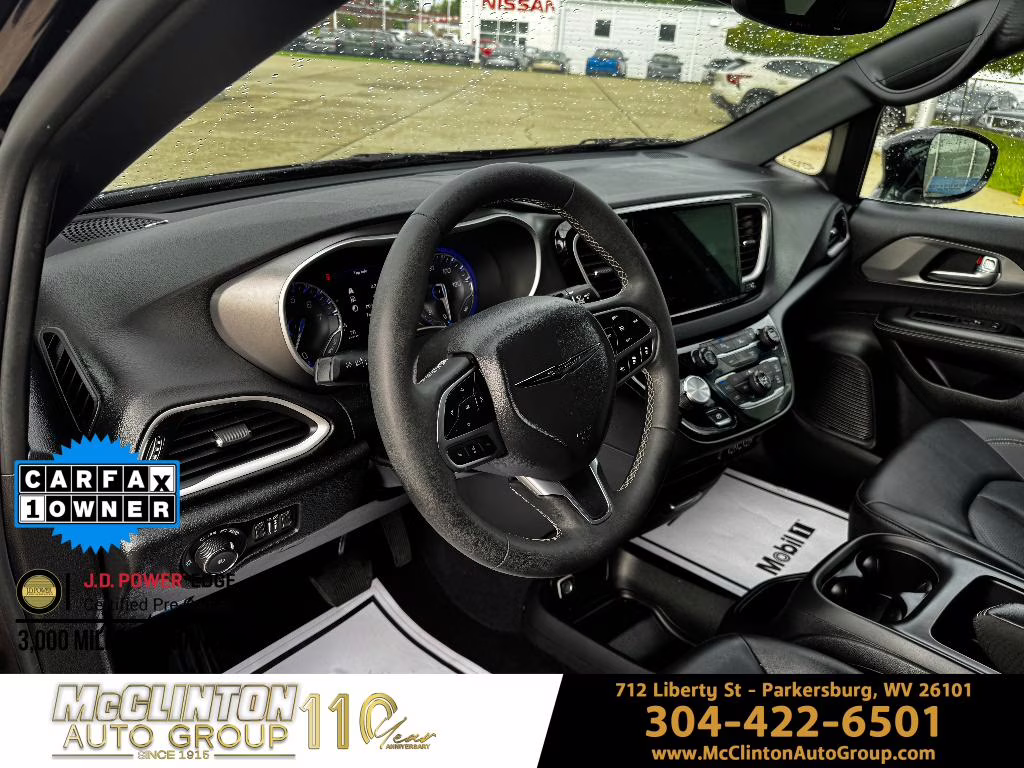 2025 Diamond Black Crystal Pearlcoat Chrysler Pacifica Select FWD Van