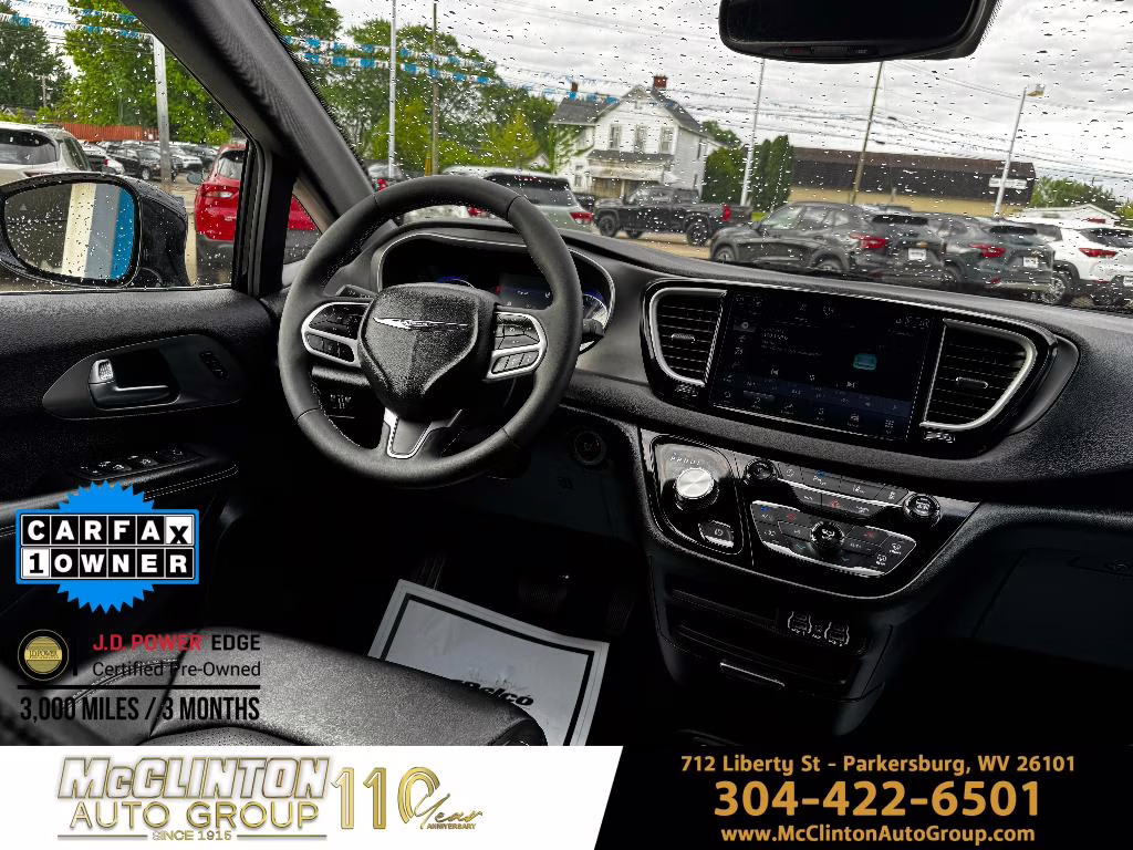 2025 Diamond Black Crystal Pearlcoat Chrysler Pacifica Select FWD Van