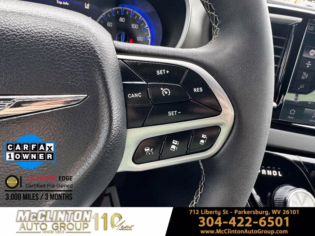 2025 Diamond Black Crystal Pearlcoat Chrysler Pacifica Select FWD Van