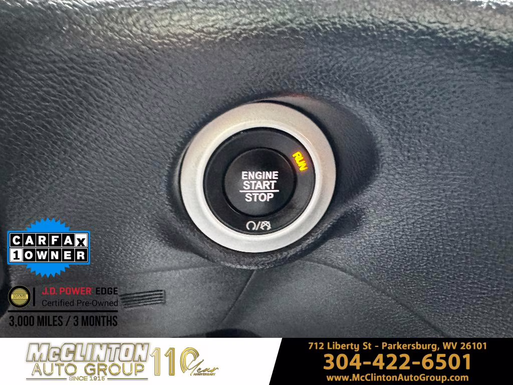 2025 Diamond Black Crystal Pearlcoat Chrysler Pacifica Select FWD Van