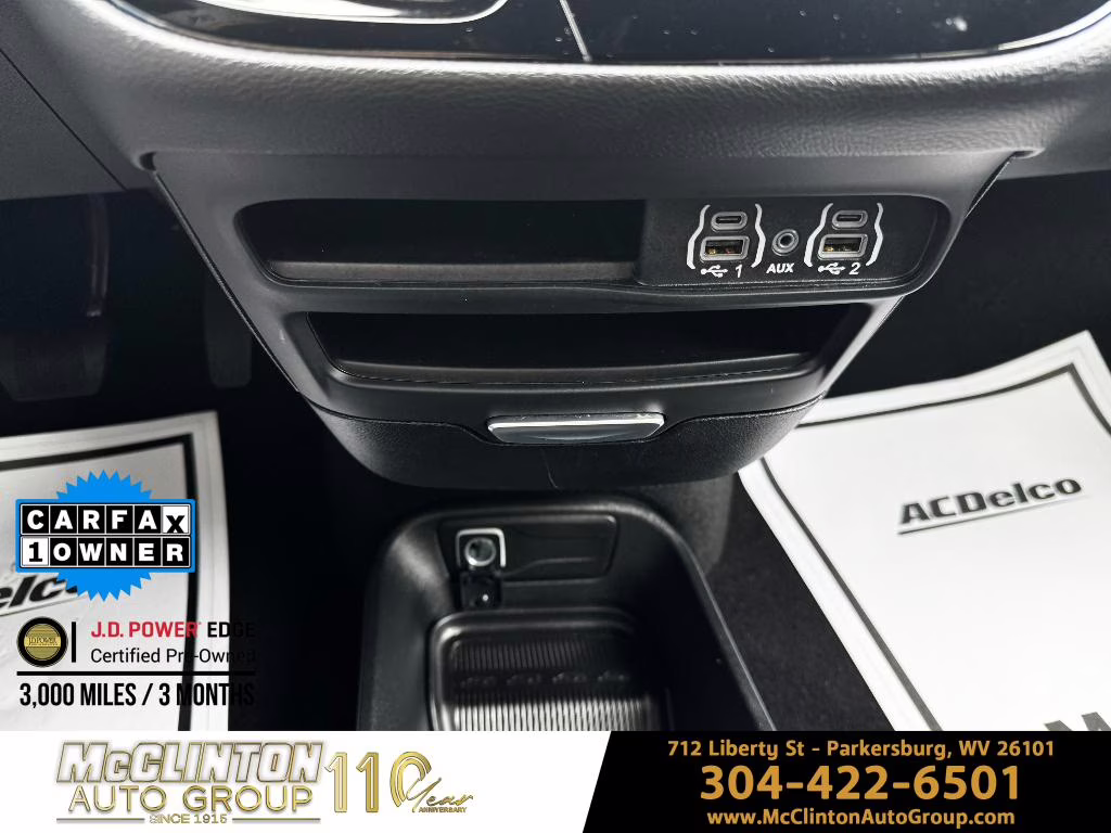 2025 Diamond Black Crystal Pearlcoat Chrysler Pacifica Select FWD Van