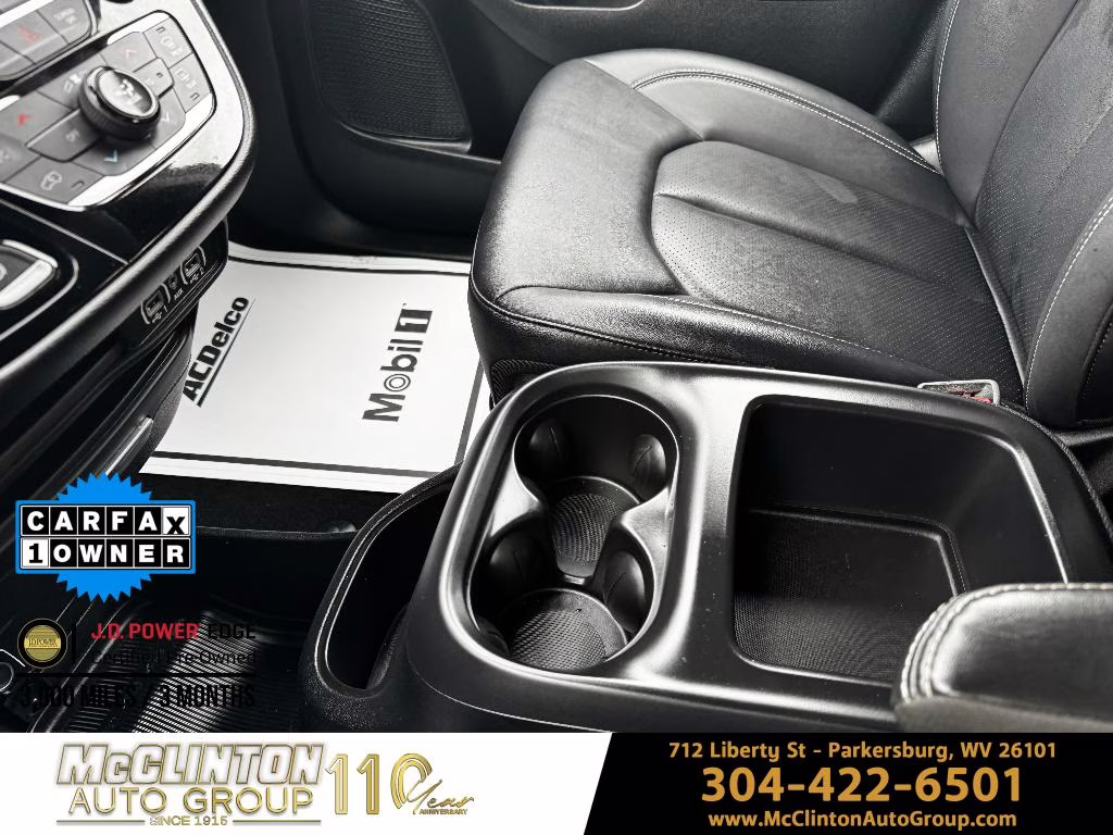 2025 Diamond Black Crystal Pearlcoat Chrysler Pacifica Select FWD Van