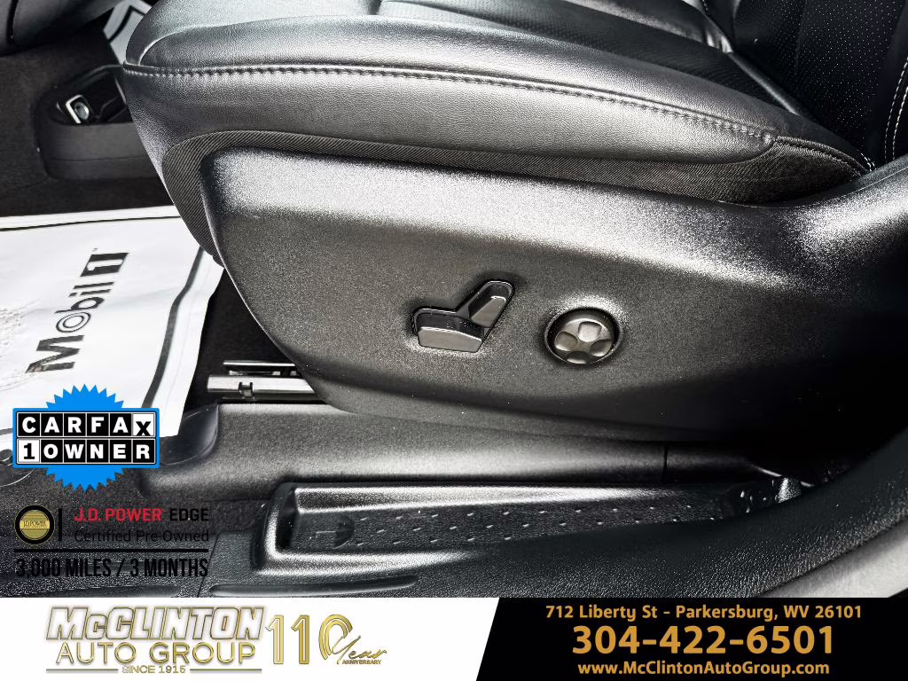 2025 Diamond Black Crystal Pearlcoat Chrysler Pacifica Select FWD Van