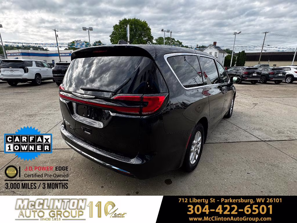 2025 Diamond Black Crystal Pearlcoat Chrysler Pacifica Select FWD Van