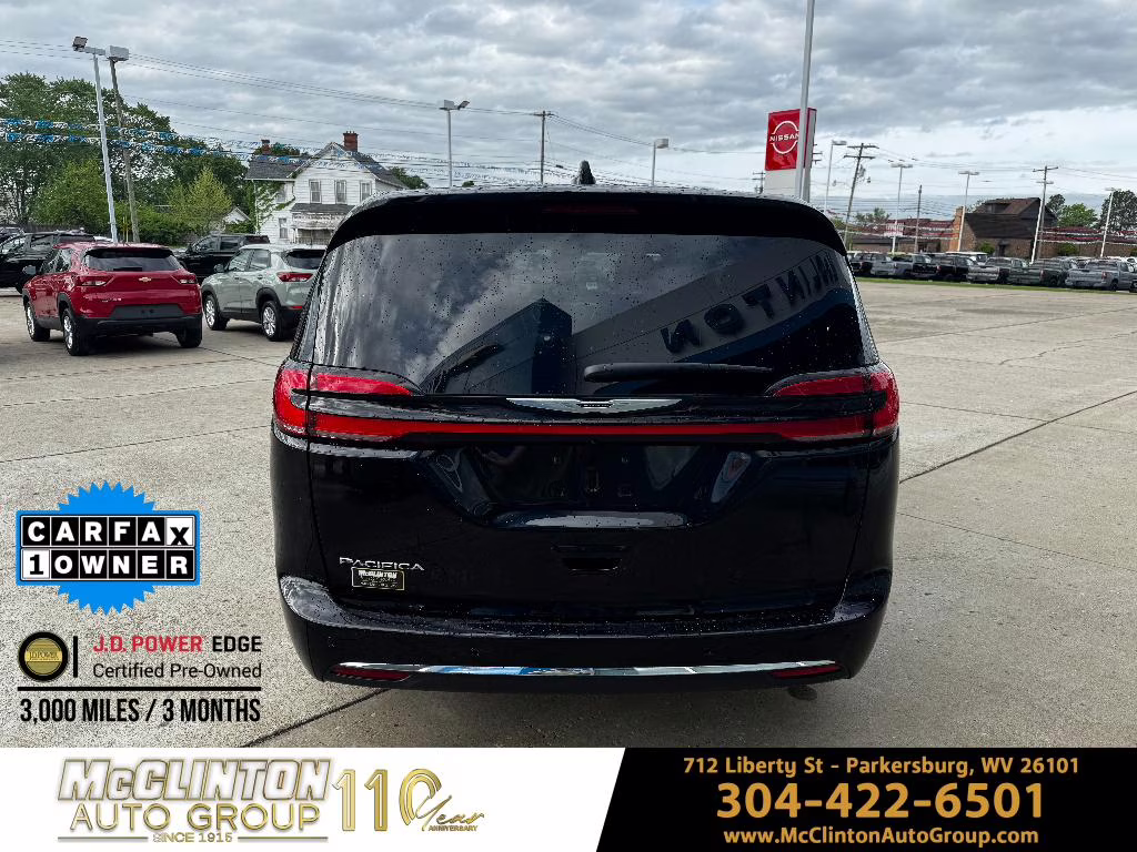 2025 Diamond Black Crystal Pearlcoat Chrysler Pacifica Select FWD Van