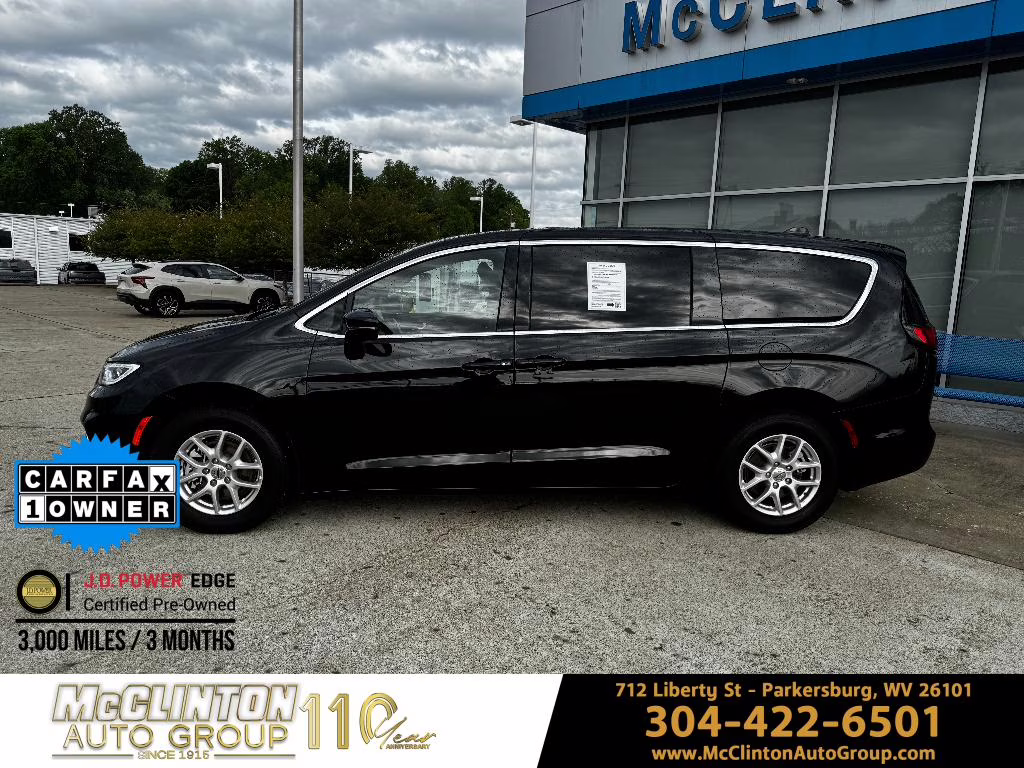 2025 Diamond Black Crystal Pearlcoat Chrysler Pacifica Select FWD Van