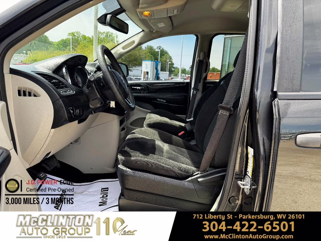 2019 Brilliant Black Crystal Pearlcoat Dodge Grand Caravan SE FWD Van
