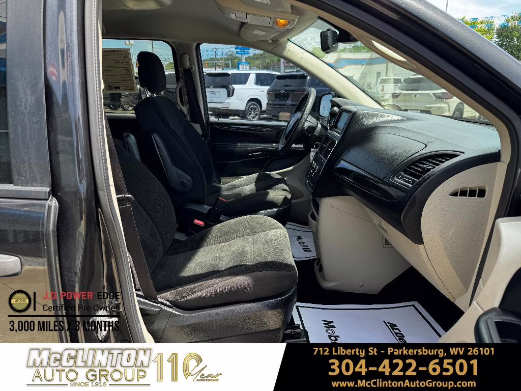 2019 Brilliant Black Crystal Pearlcoat Dodge Grand Caravan SE FWD Van