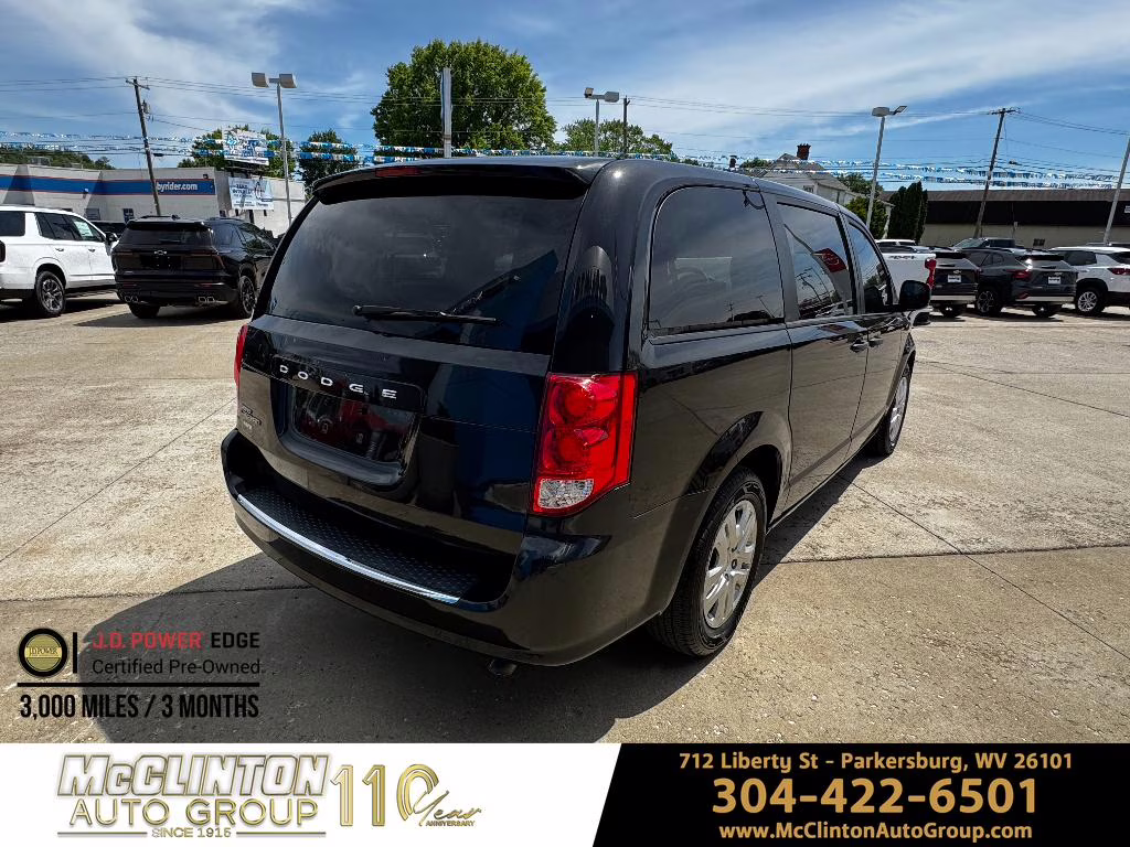 2019 Brilliant Black Crystal Pearlcoat Dodge Grand Caravan SE FWD Van