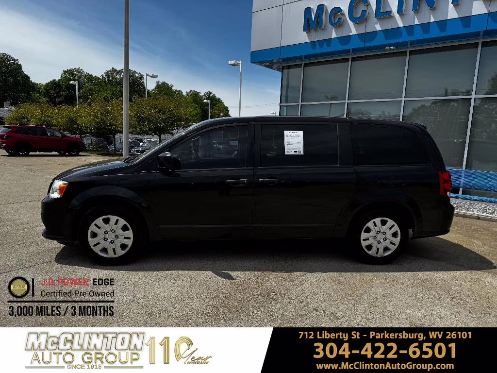 2019 Brilliant Black Crystal Pearlcoat Dodge Grand Caravan SE FWD Van