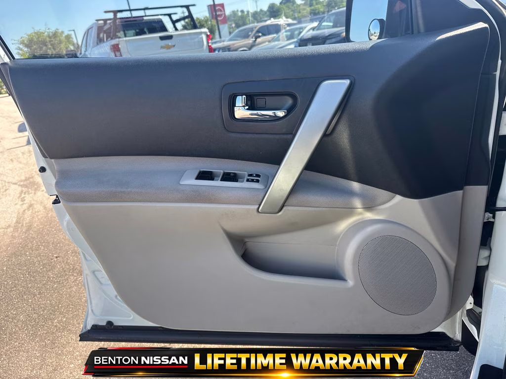 2014 Pearl White Nissan Rogue Select S FWD SUV