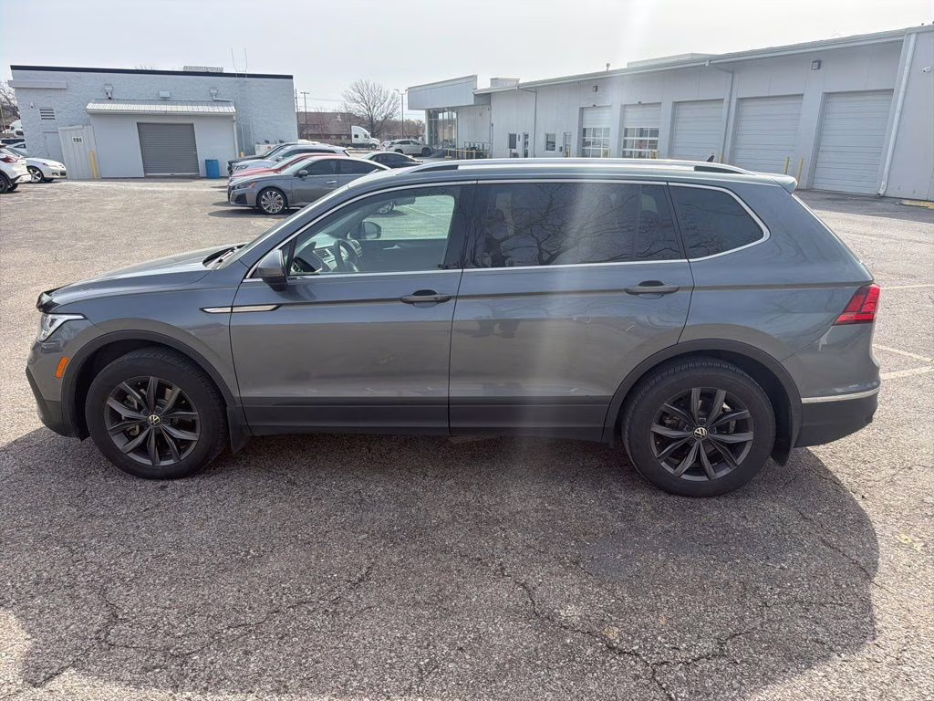 2023 Platinum Gray Metallic Volkswagen Tiguan 2.0T SE FWD SUV