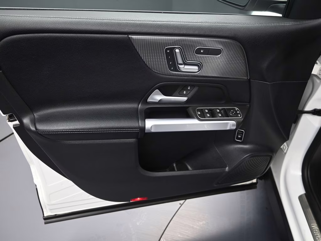 2023 Polar White Mercedes-Benz GLB GLB 250 AWD SUV