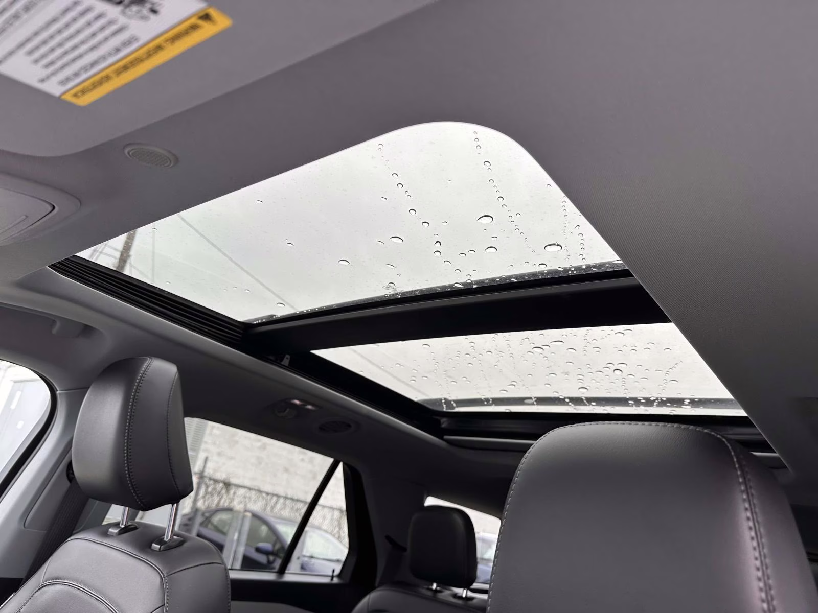 2022 Star White Metallic Tri-Coat Ford Explorer XLT 4WD 4X4 SUV