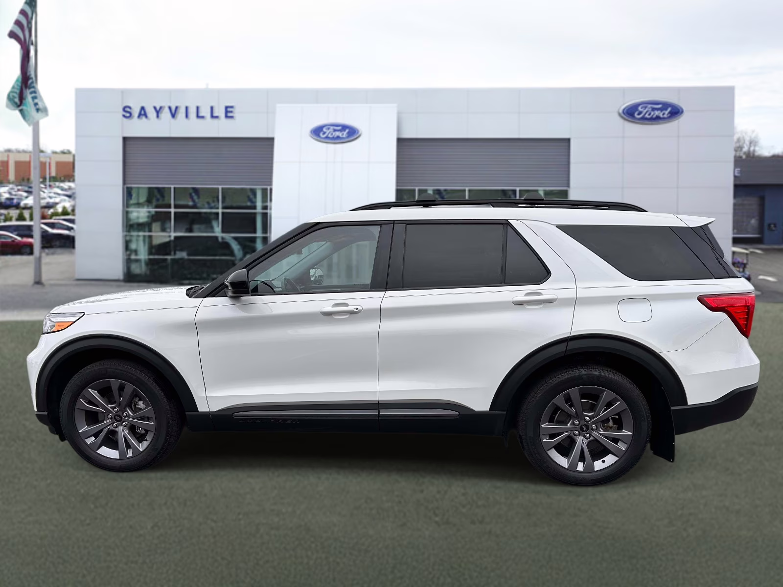 2022 Star White Metallic Tri-Coat Ford Explorer XLT 4WD 4X4 SUV