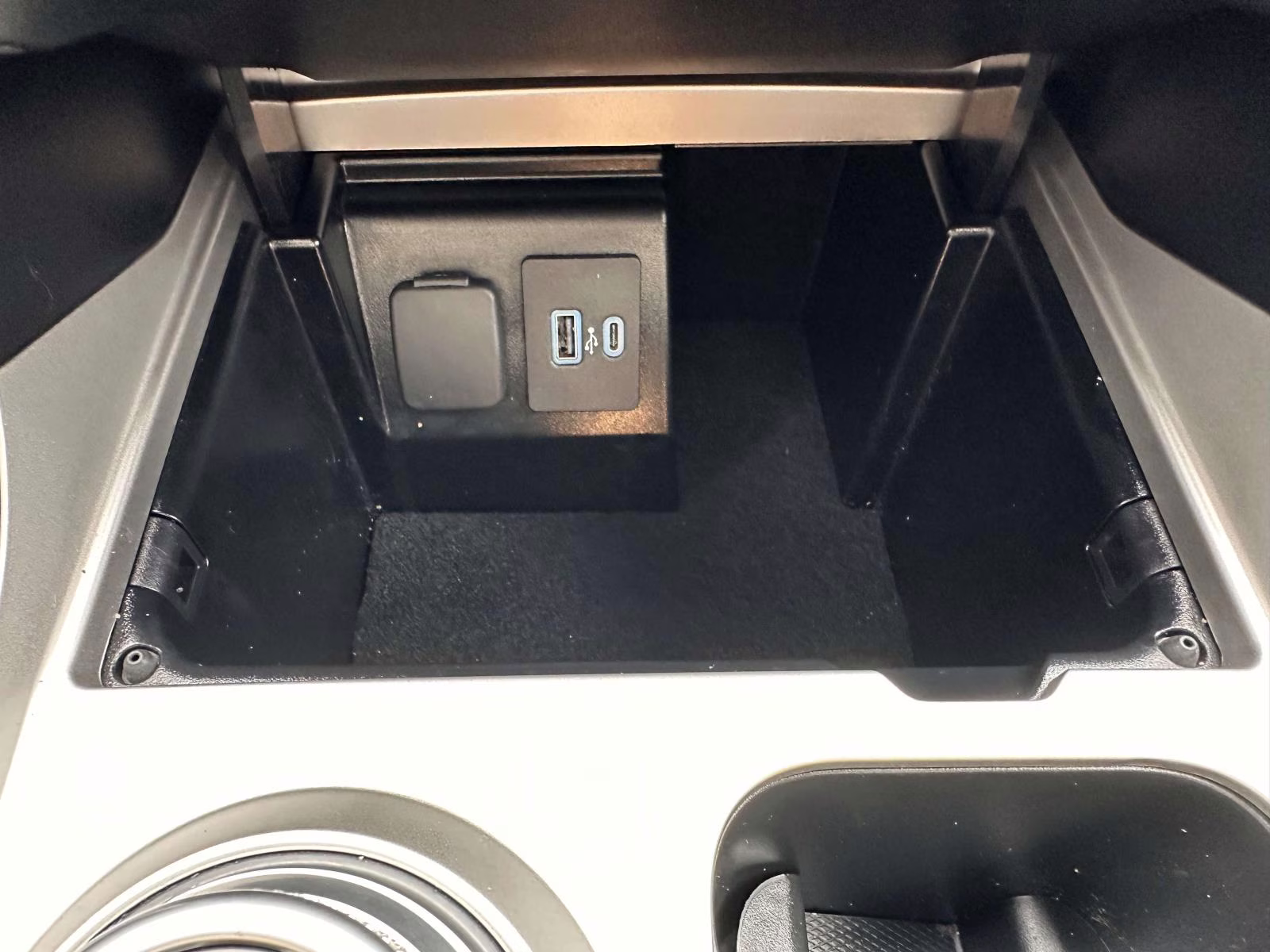 2022 Star White Metallic Tri-Coat Ford Explorer XLT 4WD 4X4 SUV