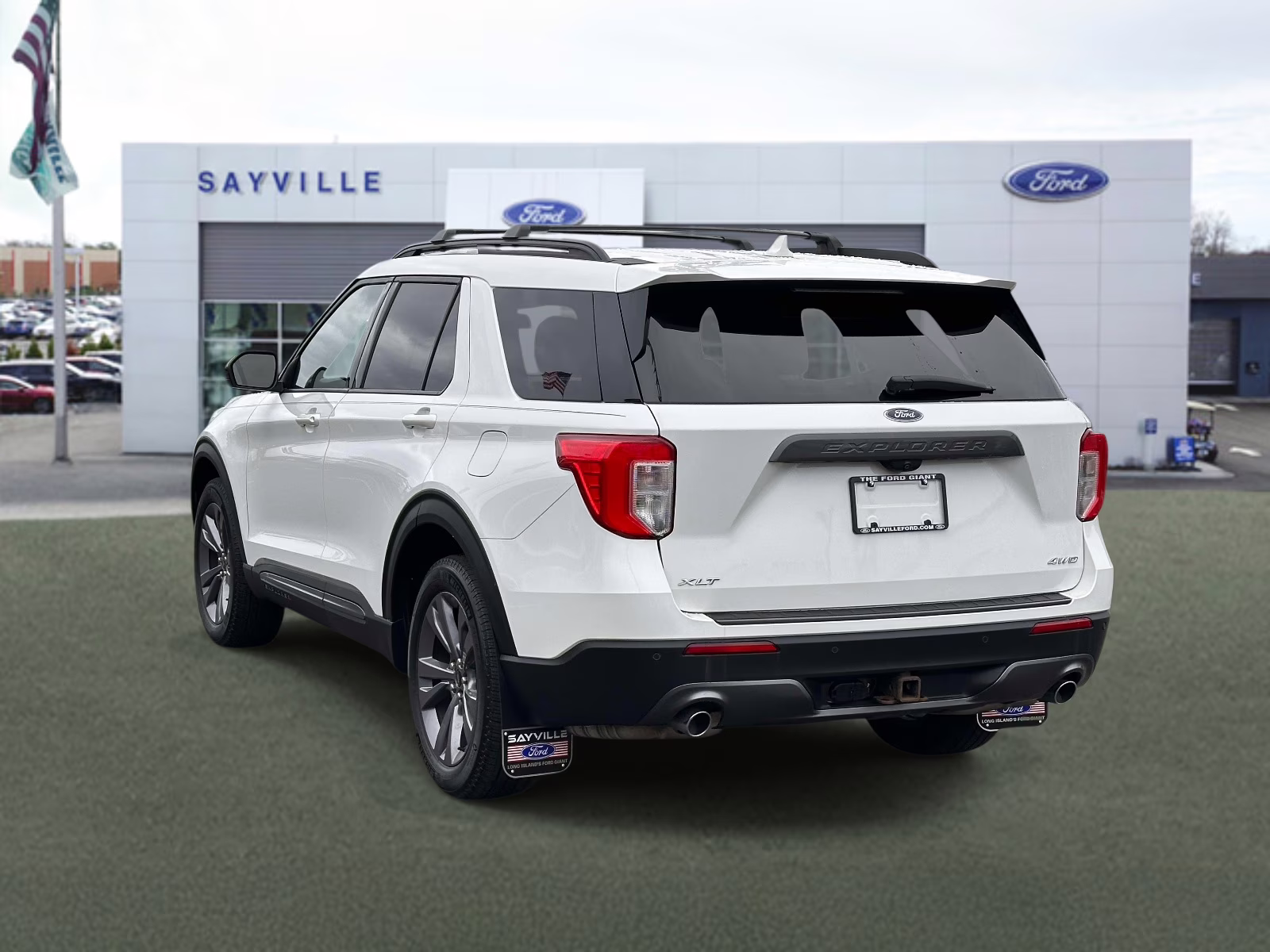 2022 Star White Metallic Tri-Coat Ford Explorer XLT 4WD 4X4 SUV