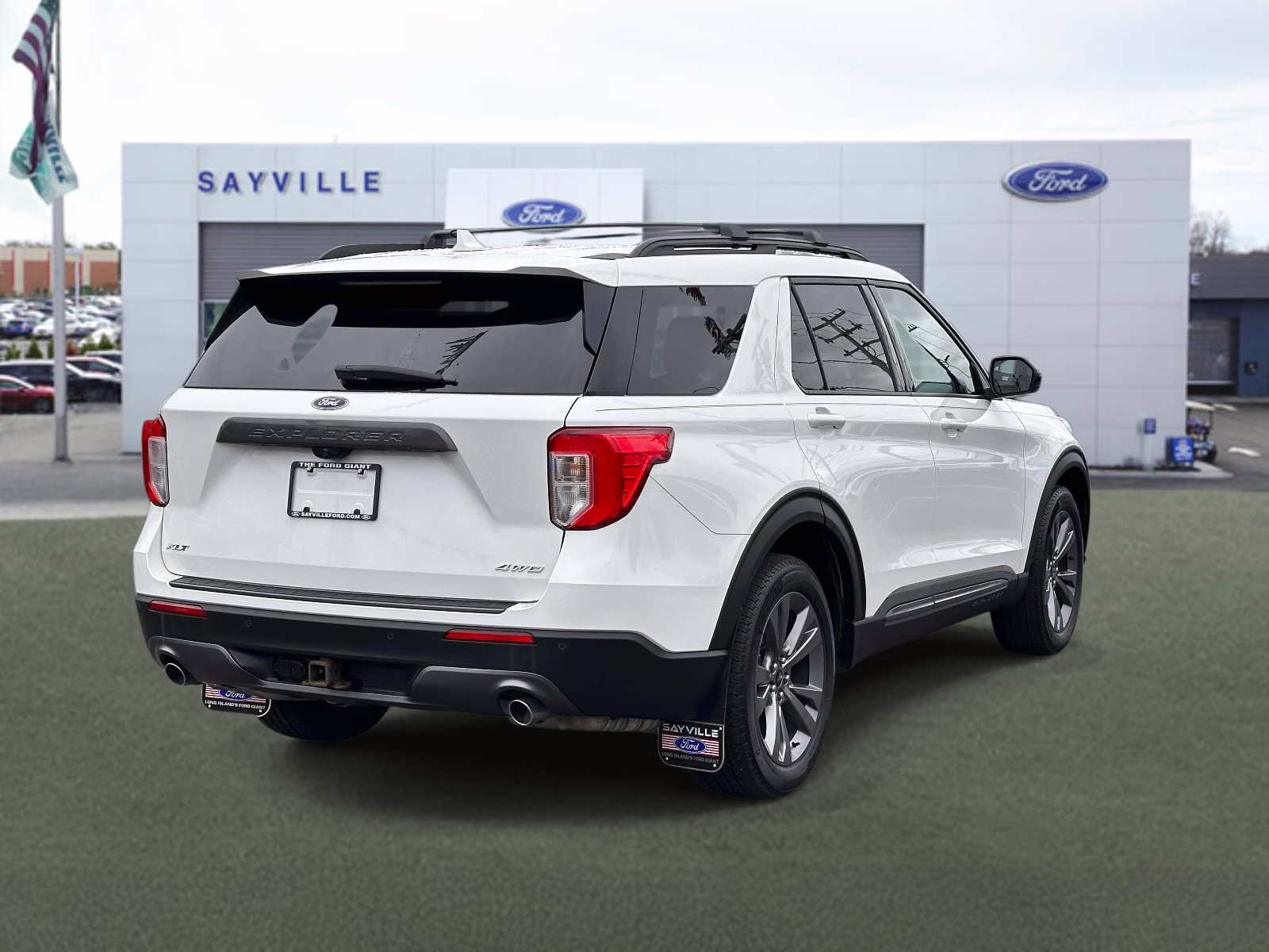 2022 Star White Metallic Tri-Coat Ford Explorer XLT 4WD 4X4 SUV