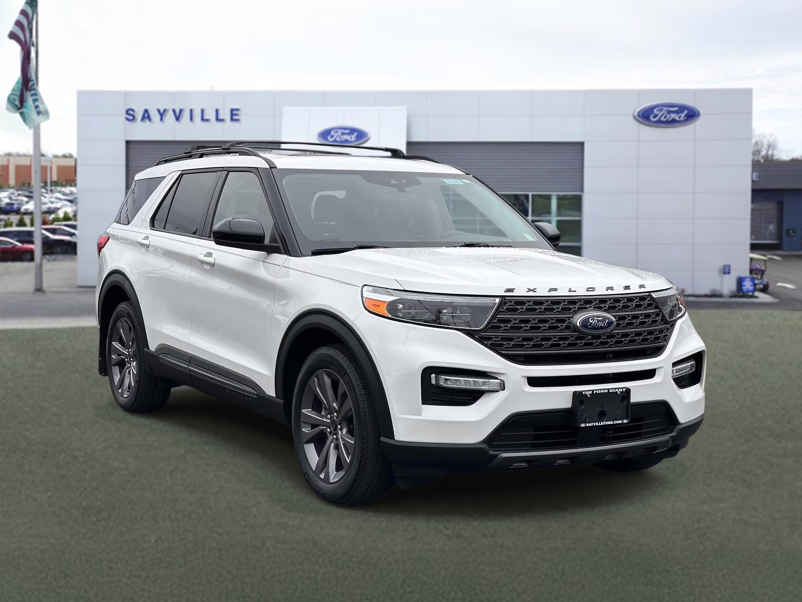 2022 Star White Metallic Tri-Coat Ford Explorer XLT 4WD 4X4 SUV