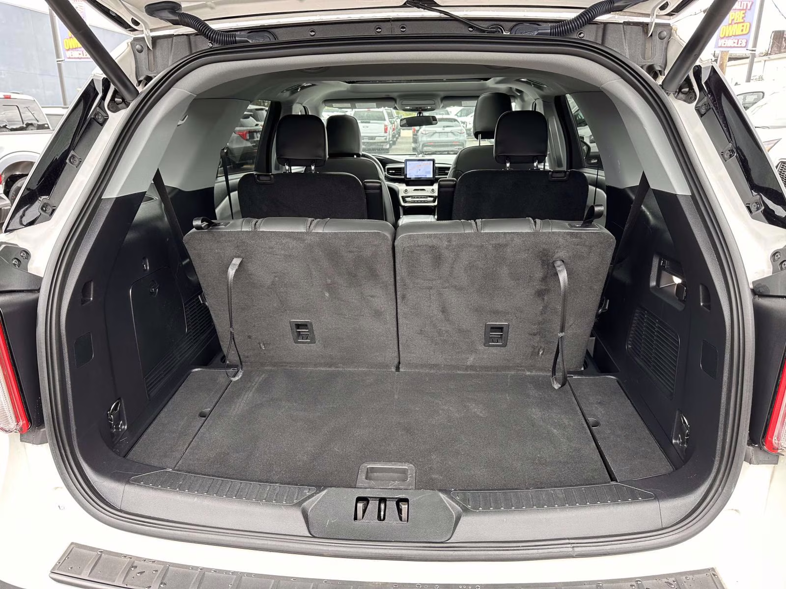 2022 Star White Metallic Tri-Coat Ford Explorer XLT 4WD 4X4 SUV