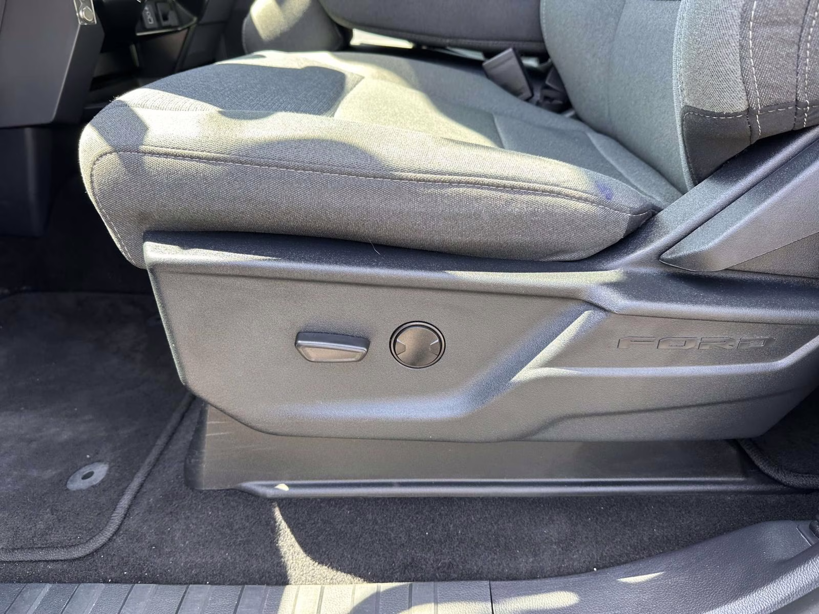 2025 Space White Metallic Ford F-150 XLT 4WD SuperCrew 5.5' Box 4X4 Truck