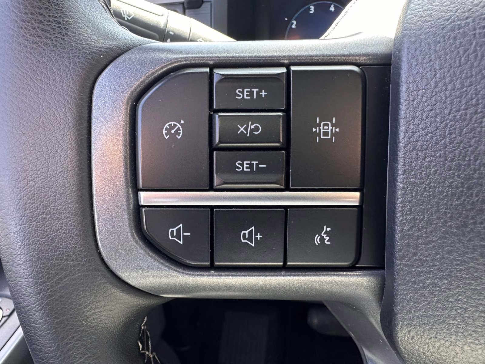 2025 Space White Metallic Ford F-150 XLT 4WD SuperCrew 5.5' Box 4X4 Truck