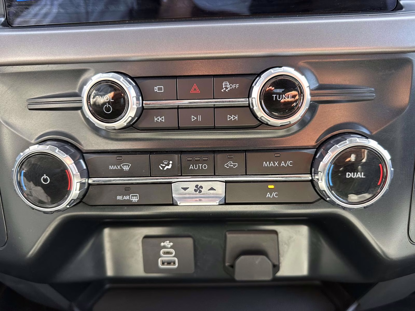 2025 Space White Metallic Ford F-150 XLT 4WD SuperCrew 5.5' Box 4X4 Truck