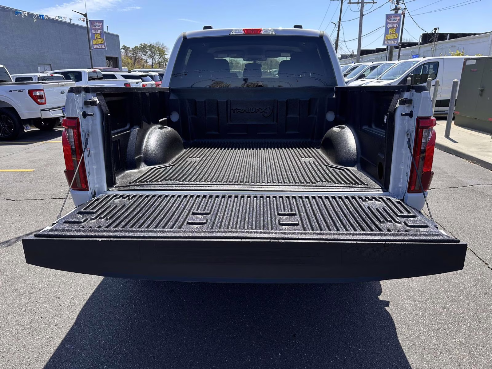 2025 Space White Metallic Ford F-150 XLT 4WD SuperCrew 5.5' Box 4X4 Truck