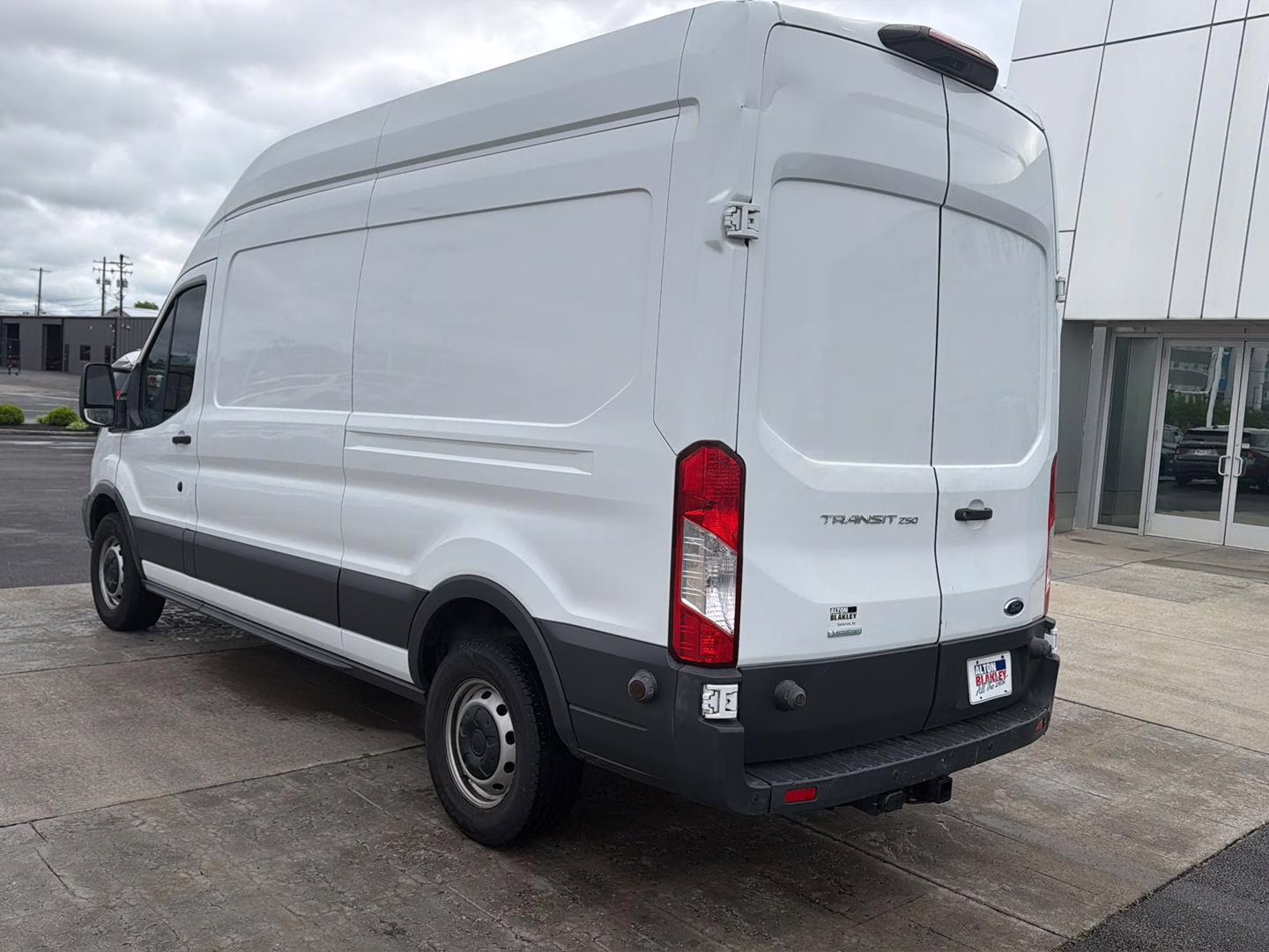 2018 Oxford White Ford Transit Van T-250 148  HI RF 9000 GVW RWD Van