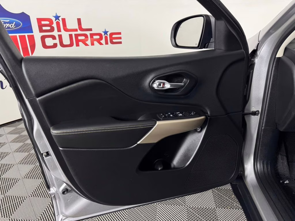 2018 Billet Silver Metallic Clearcoat Jeep Cherokee Limited FWD SUV