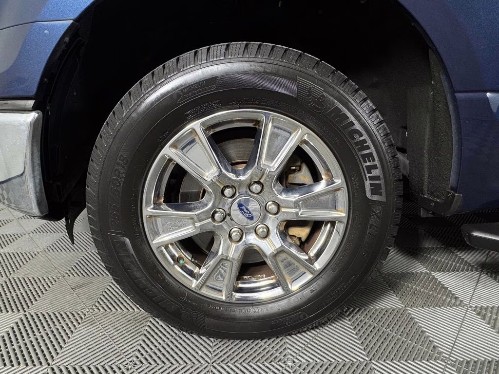 2015 Blue Ford F-150 XLT RWD Truck