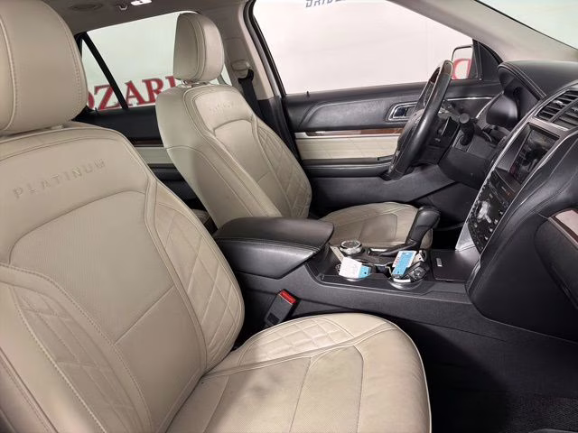 2018 White Platinum Clearcoat Metallic Ford Explorer Platinum 4X4 SUV