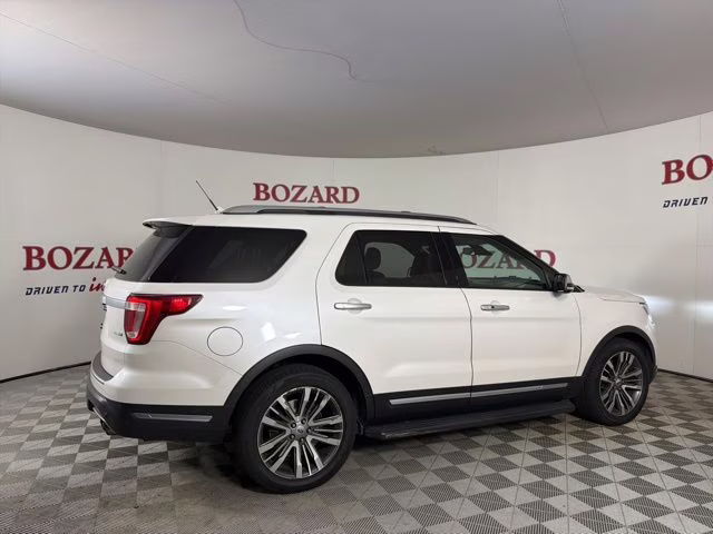 2018 White Platinum Clearcoat Metallic Ford Explorer Platinum 4X4 SUV
