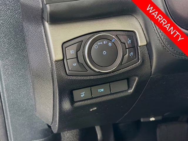 2018 White Platinum Clearcoat Metallic Ford Explorer Platinum 4X4 SUV