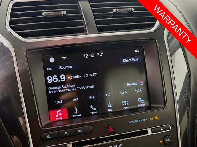 2018 White Platinum Clearcoat Metallic Ford Explorer Platinum 4X4 SUV