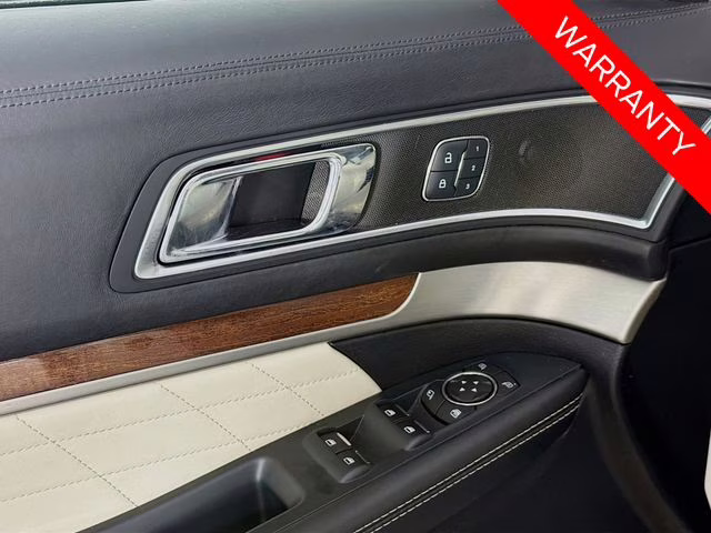 2018 White Platinum Clearcoat Metallic Ford Explorer Platinum 4X4 SUV