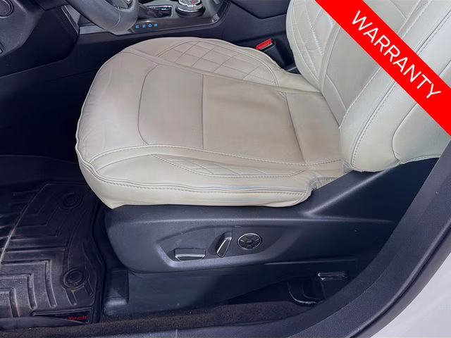 2018 White Platinum Clearcoat Metallic Ford Explorer Platinum 4X4 SUV