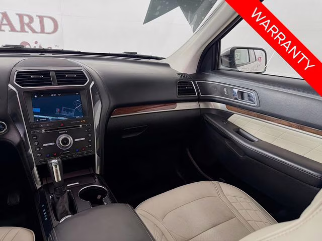 2018 White Platinum Clearcoat Metallic Ford Explorer Platinum 4X4 SUV