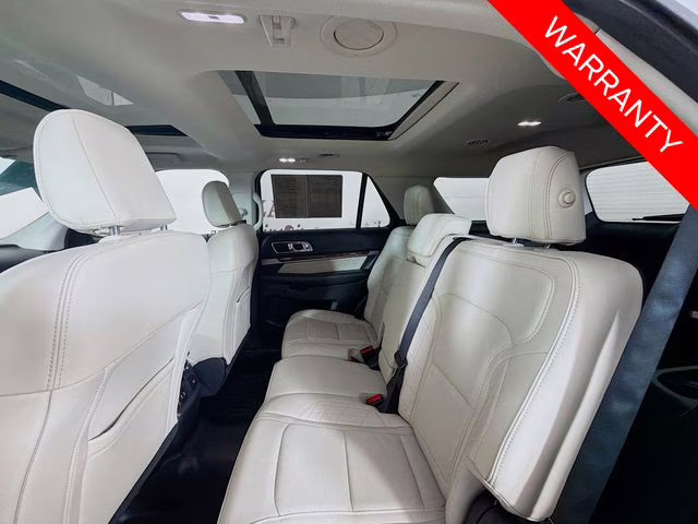 2018 White Platinum Clearcoat Metallic Ford Explorer Platinum 4X4 SUV