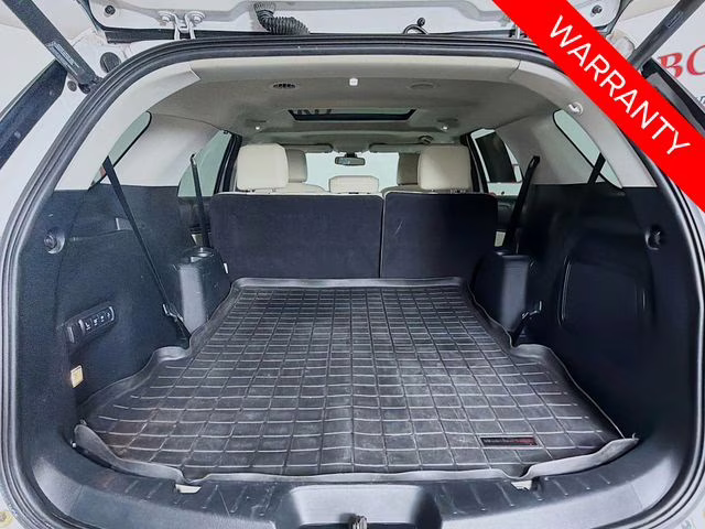 2018 White Platinum Clearcoat Metallic Ford Explorer Platinum 4X4 SUV