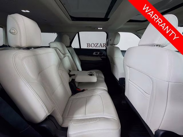 2018 White Platinum Clearcoat Metallic Ford Explorer Platinum 4X4 SUV