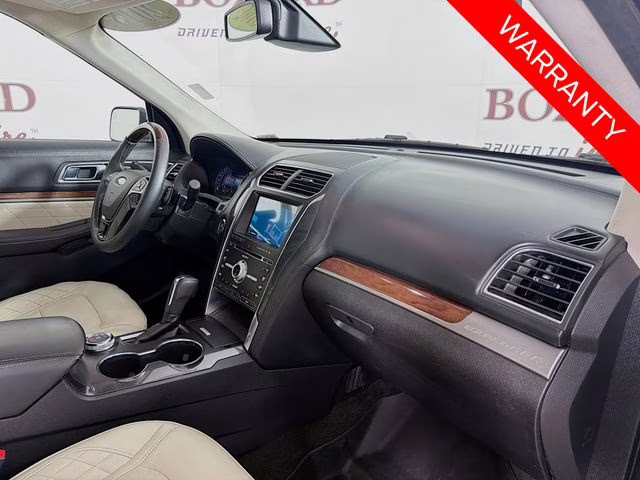 2018 White Platinum Clearcoat Metallic Ford Explorer Platinum 4X4 SUV