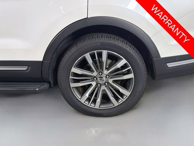 2018 White Platinum Clearcoat Metallic Ford Explorer Platinum 4X4 SUV