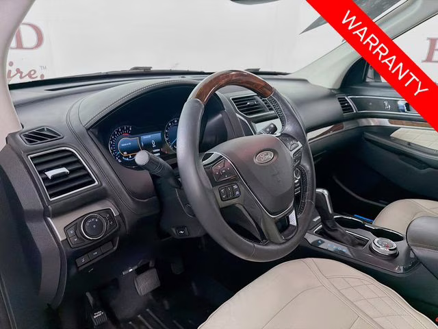 2018 White Platinum Clearcoat Metallic Ford Explorer Platinum 4X4 SUV