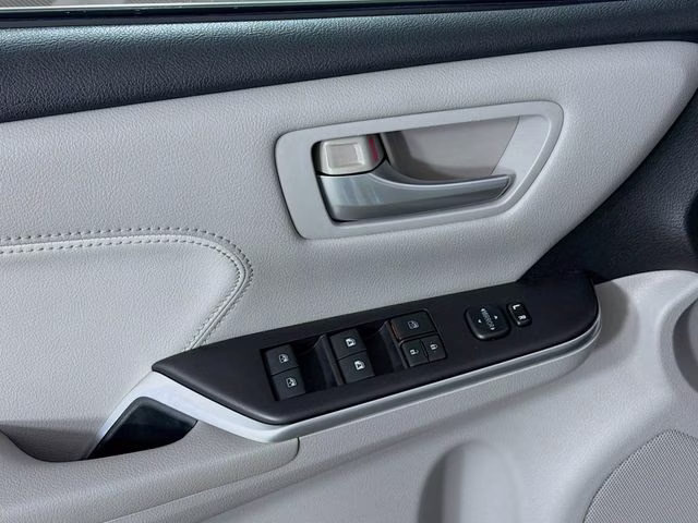2015 Celestial Silver Metallic Toyota Camry XLE FWD Sedan