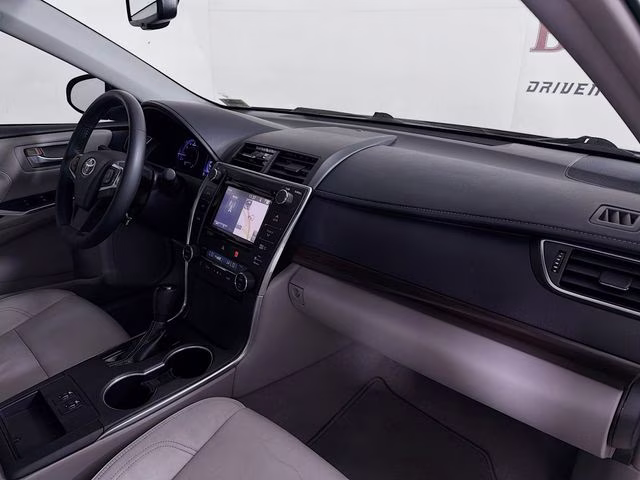 2015 Celestial Silver Metallic Toyota Camry XLE FWD Sedan