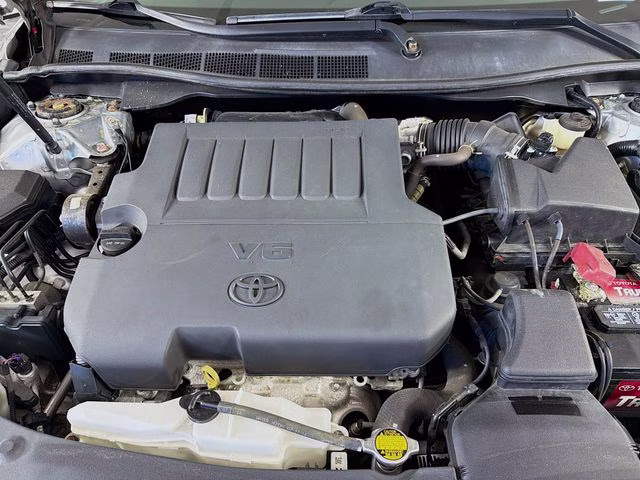 2015 Celestial Silver Metallic Toyota Camry XLE FWD Sedan
