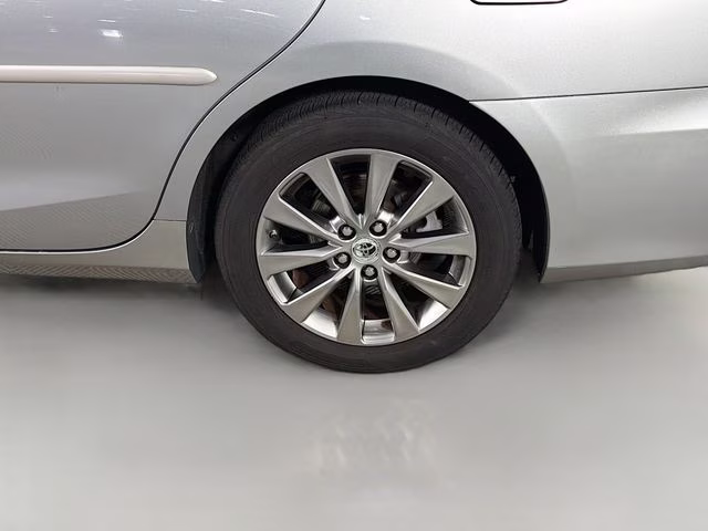 2015 Celestial Silver Metallic Toyota Camry XLE FWD Sedan