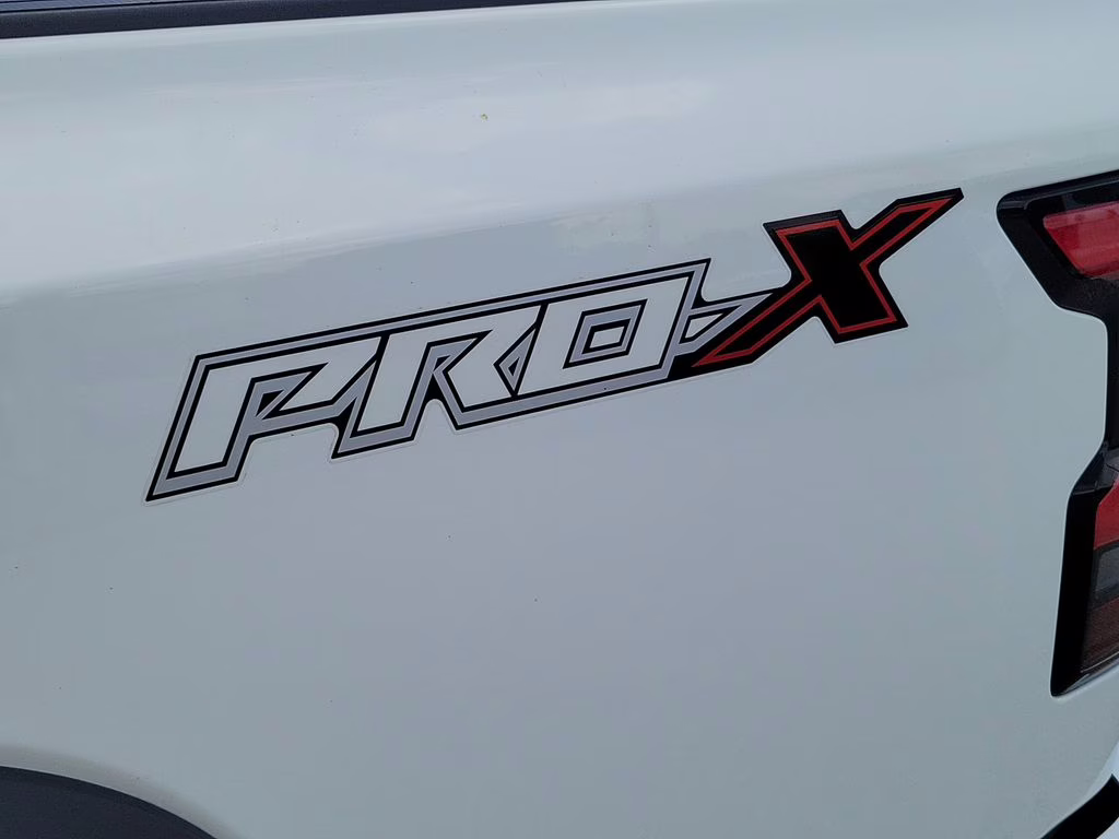 2023 Glacier White Nissan Frontier PRO-X RWD Truck