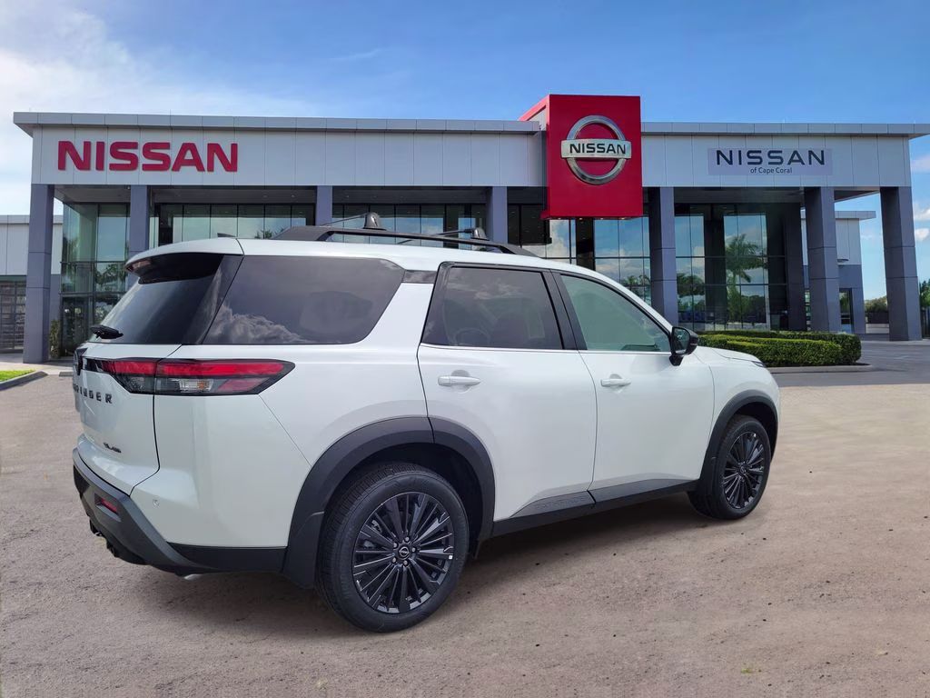 2026 Everest White Pearl Tricoat Nissan Pathfinder SL 4X4 SUV